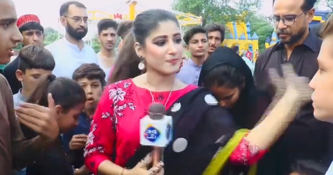 Female reporter slaps in live beeper